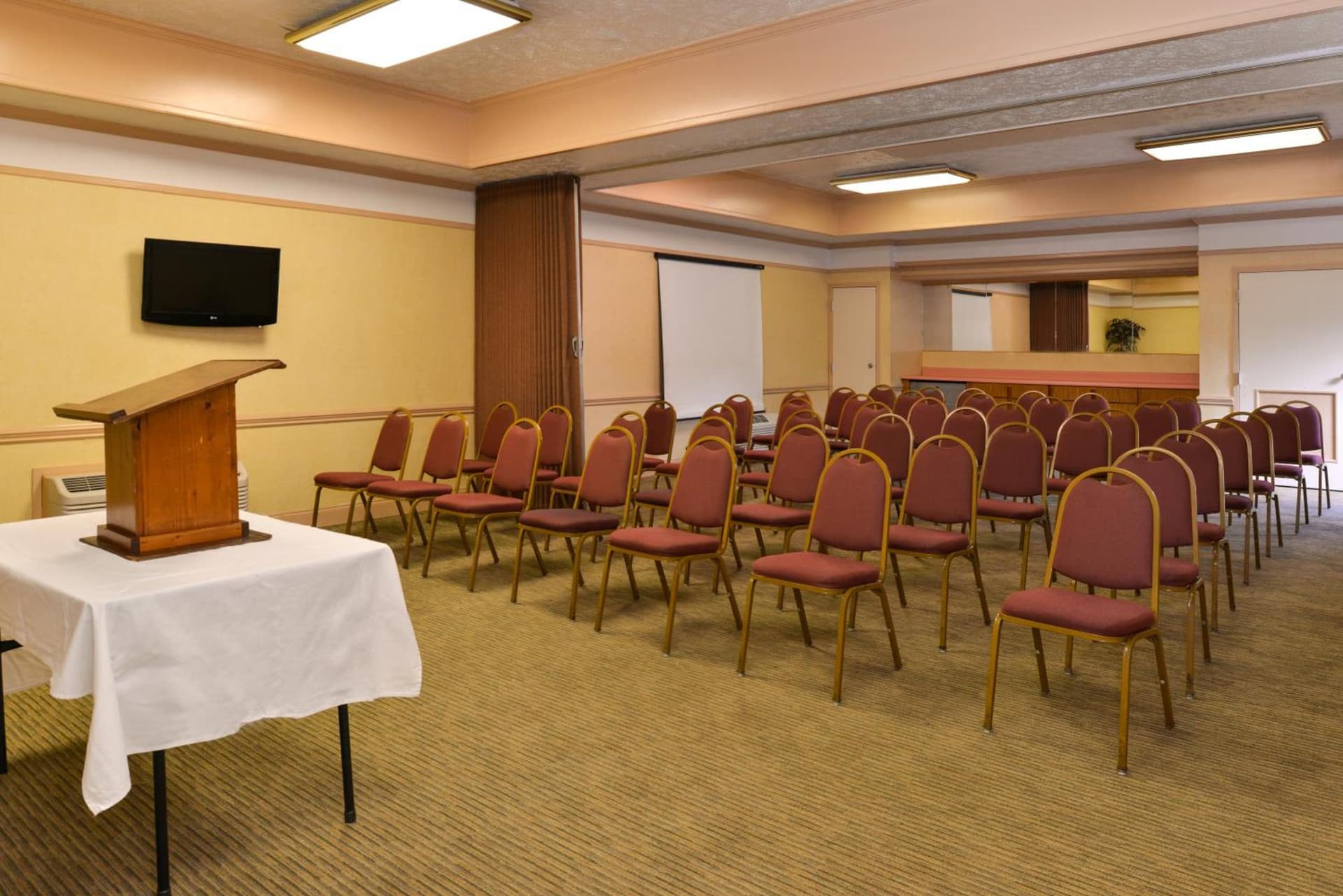 Quality Inn & Suites Fayetteville I-95 gallery photo in Fayetteville, NC — image 23