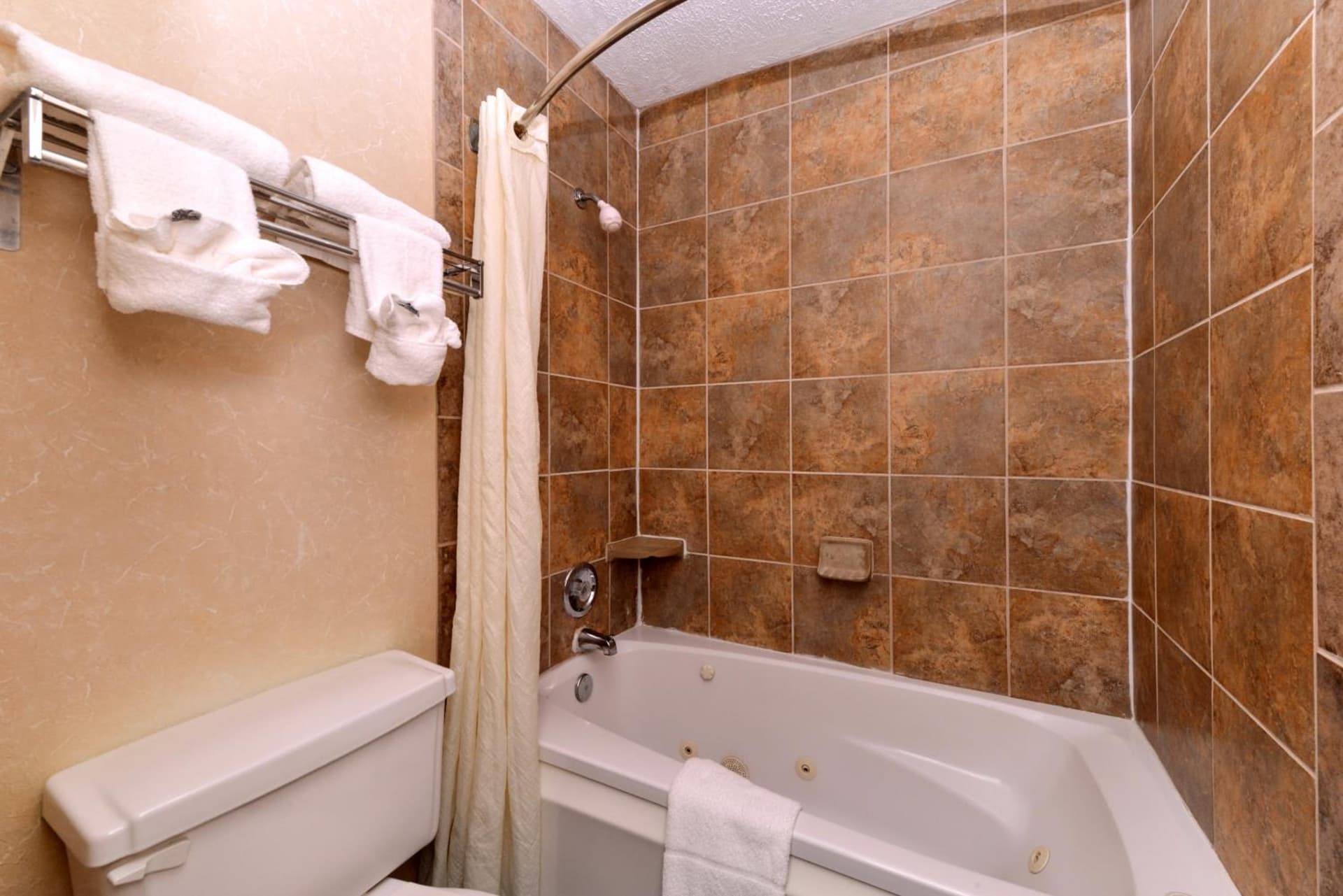 Quality Inn & Suites Fayetteville I-95 gallery photo in Fayetteville, NC — image 62