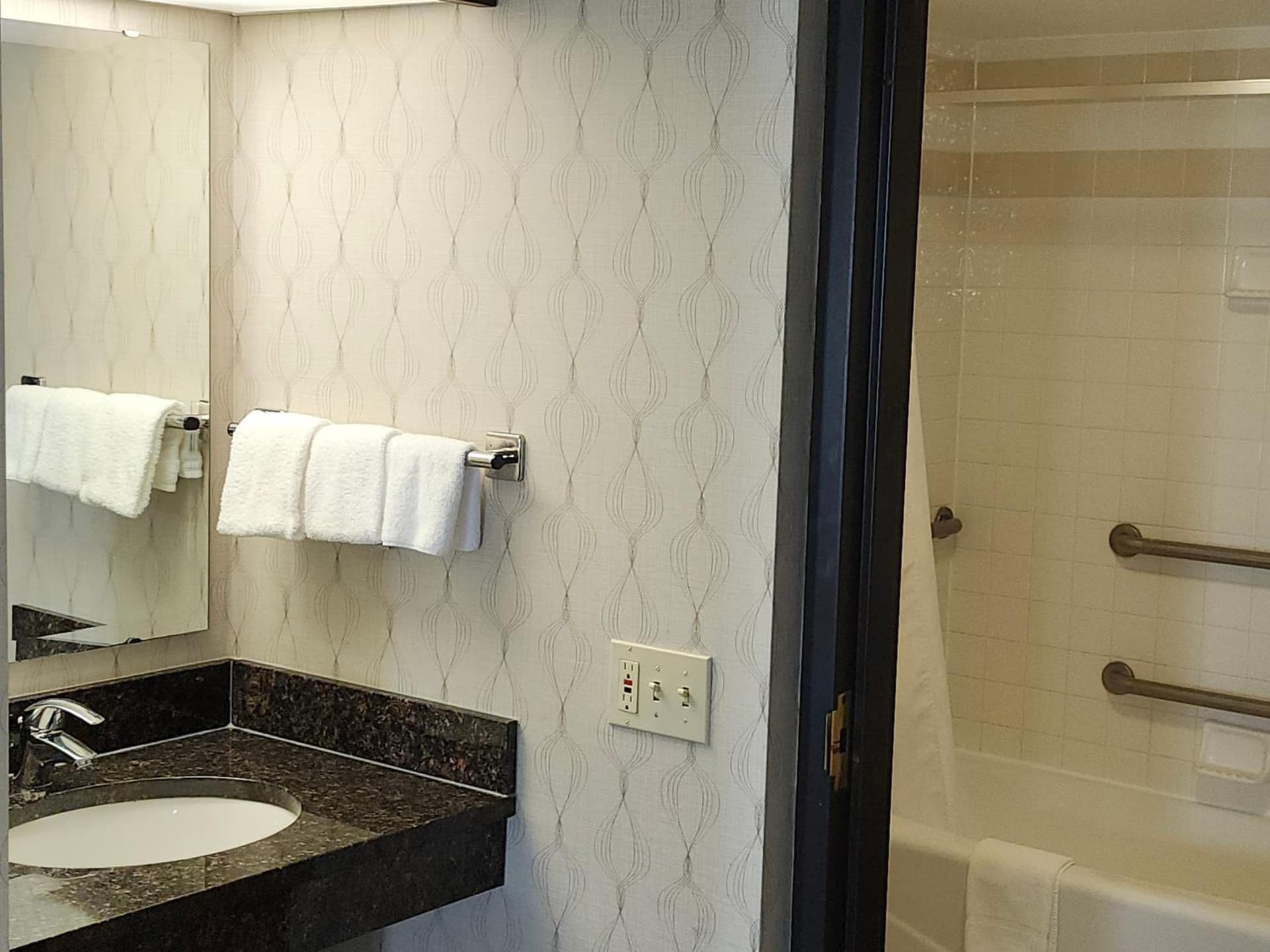 Heritage Inn Suites Houston Sugar Land, Trademark by Wyndham gallery photo in Sugar Land, TX — image 7