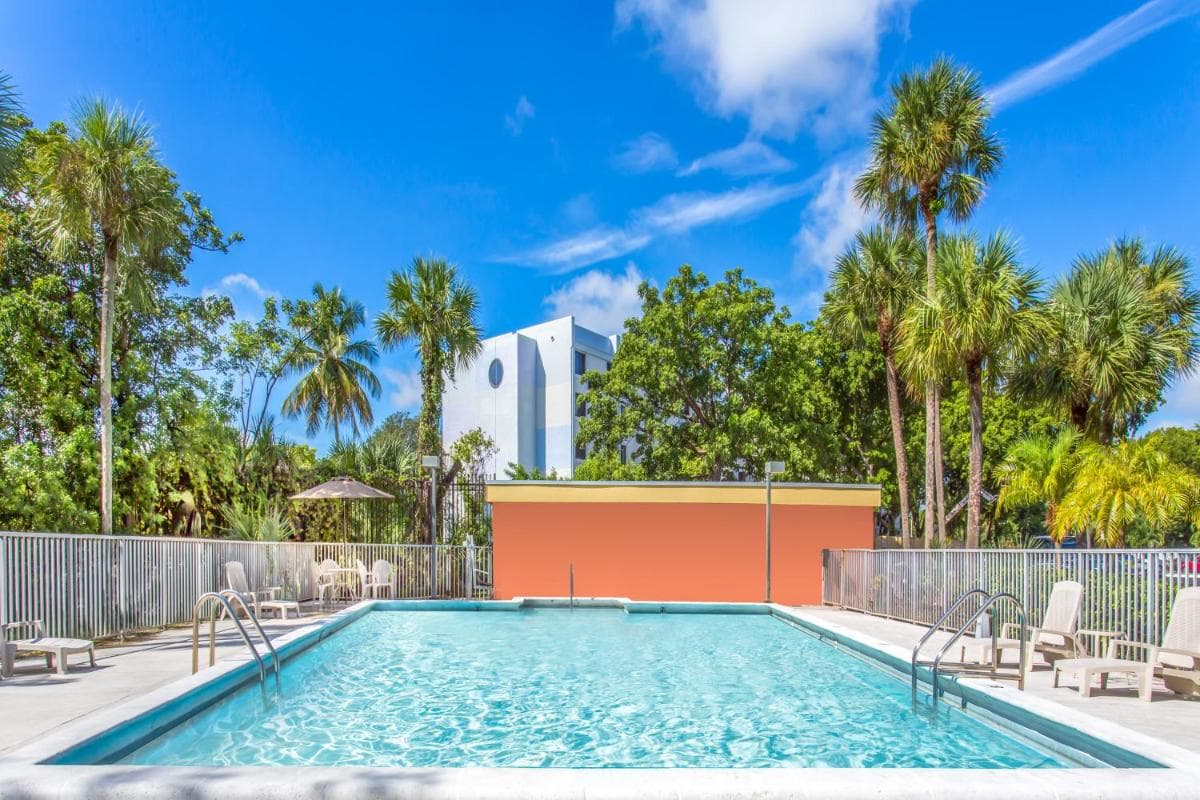 Days Inn by Wyndham Fort Lauderdale Airport Cruise Port gallery photo in Fort Lauderdale, FL — image 21