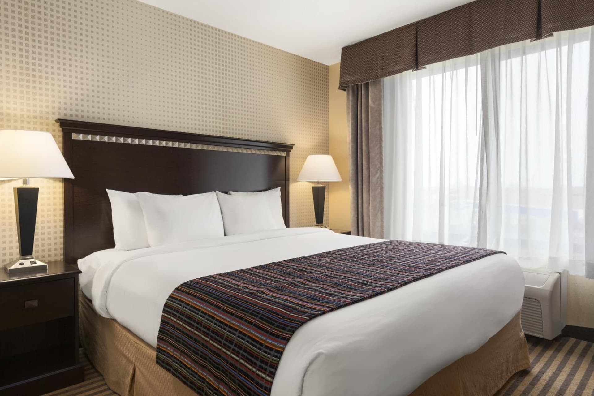 University Hotel Davis Area by IHG gallery photo in Dixon, CA — image 34