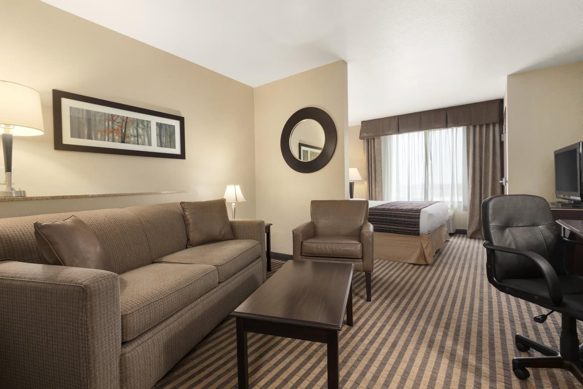 University Hotel Davis Area by IHG gallery photo in Dixon, CA — image 23