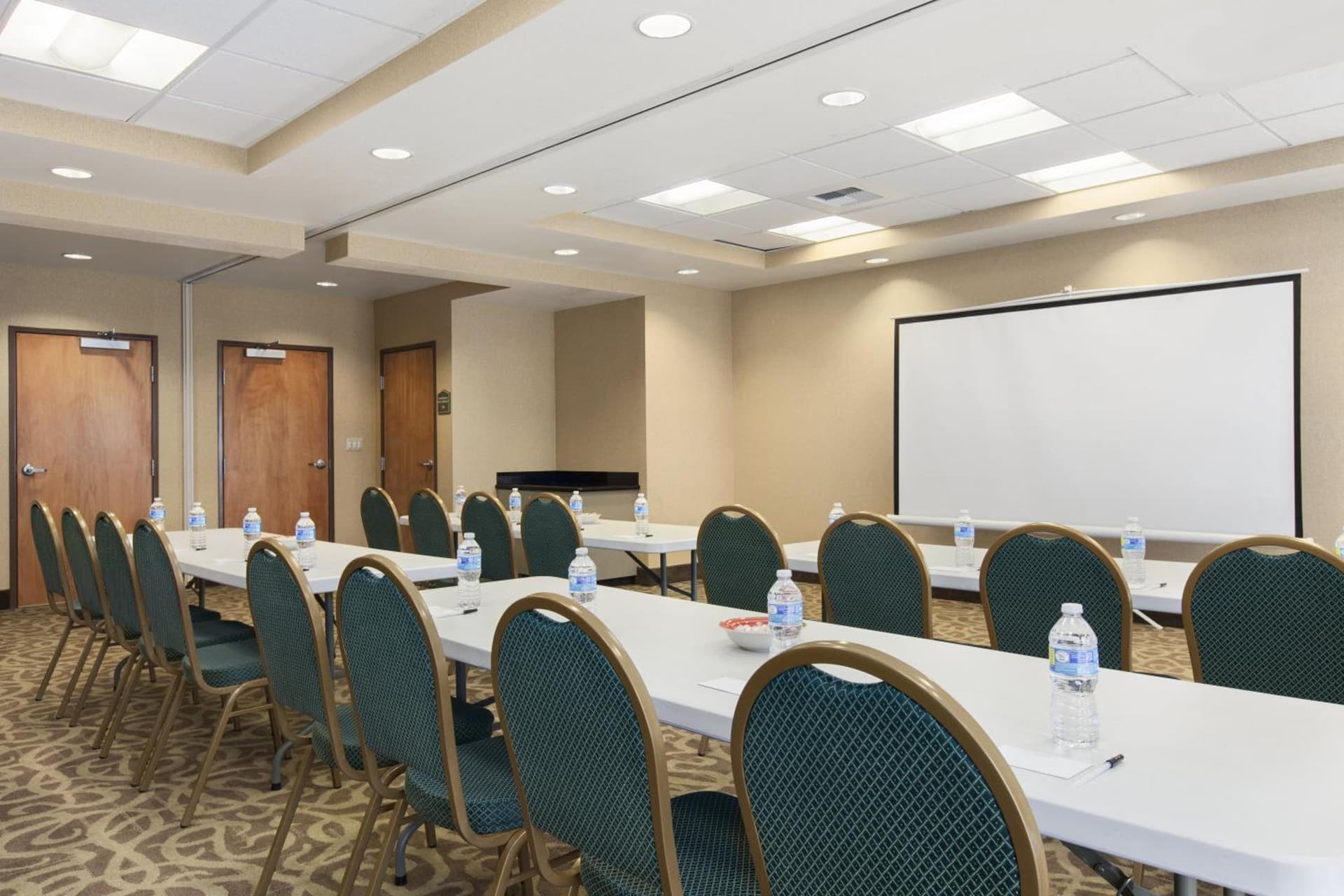 University Hotel Davis Area by IHG gallery photo in Dixon, CA — image 29