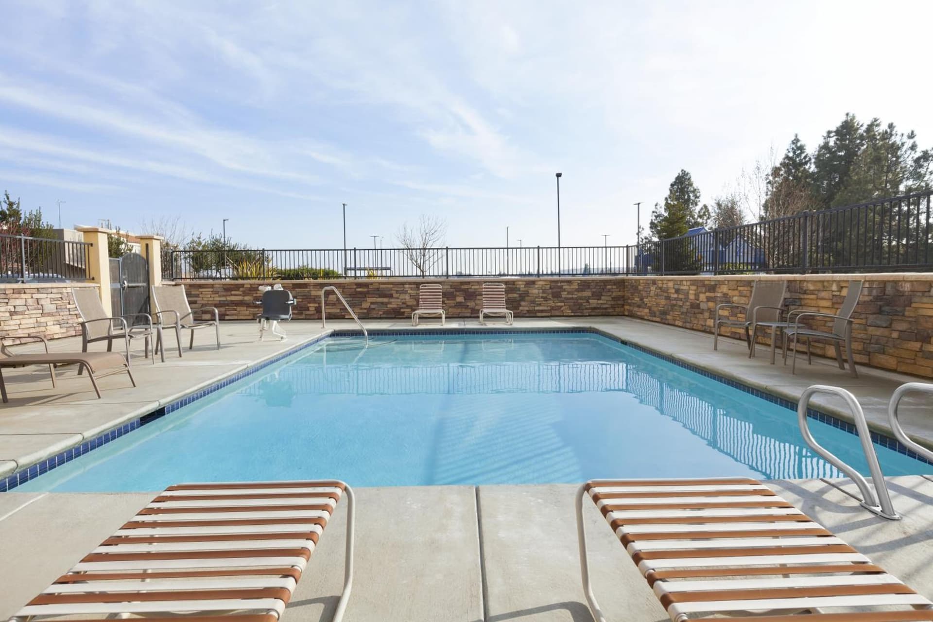 University Hotel Davis Area by IHG gallery photo in Dixon, CA — image 32