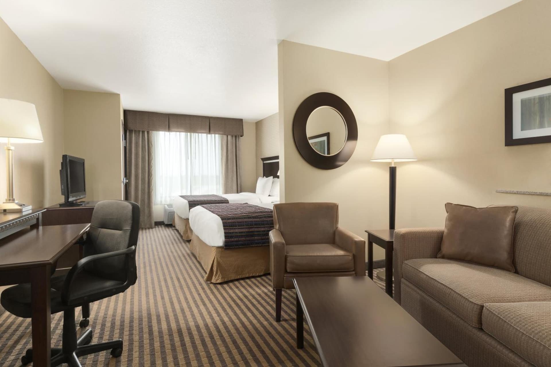 University Hotel Davis Area by IHG gallery photo in Dixon, CA — image 8
