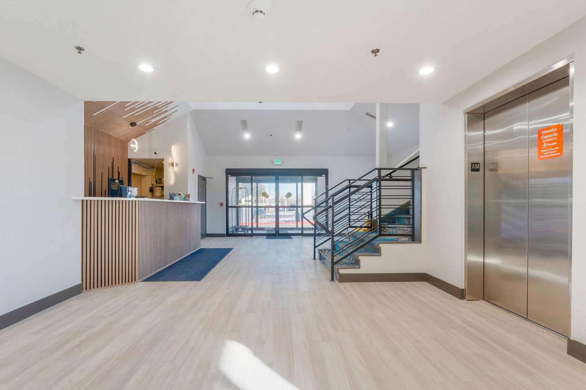 Days Inn by Wyndham Thornton property views in Thornton, CO — gallery photo 3