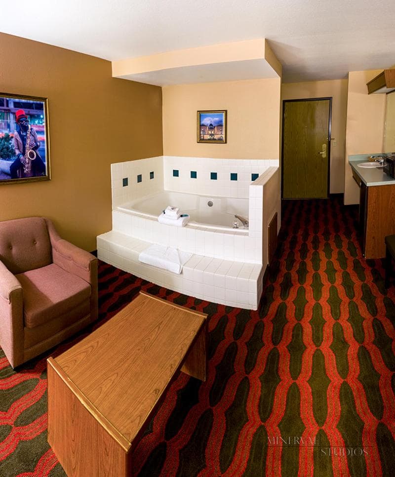 Americas Best Value Inn & Suites-Forest Grove/Hillsboro interior in Forest Grove, OR — gallery photo 2