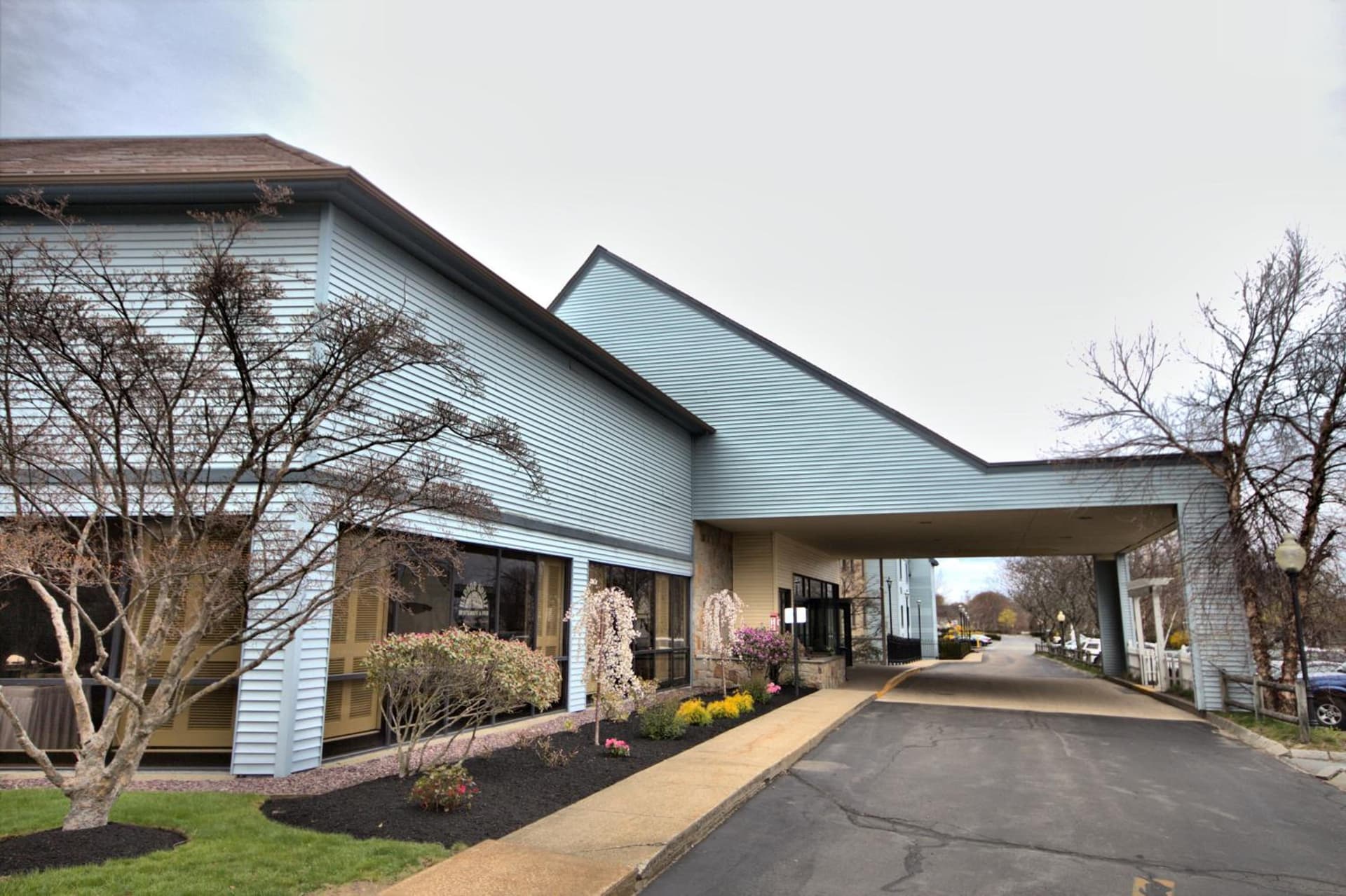 Hotel 1620 Plymouth Harbor featured exterior or lobby in Plymouth, MA — similar hotel