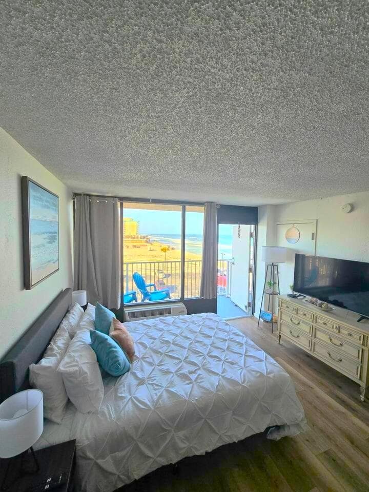 Ocean View Studio Condo w Heated Pool Private Balcony Free Parking featured exterior or lobby in Daytona Beach Shores, FL — similar hotel