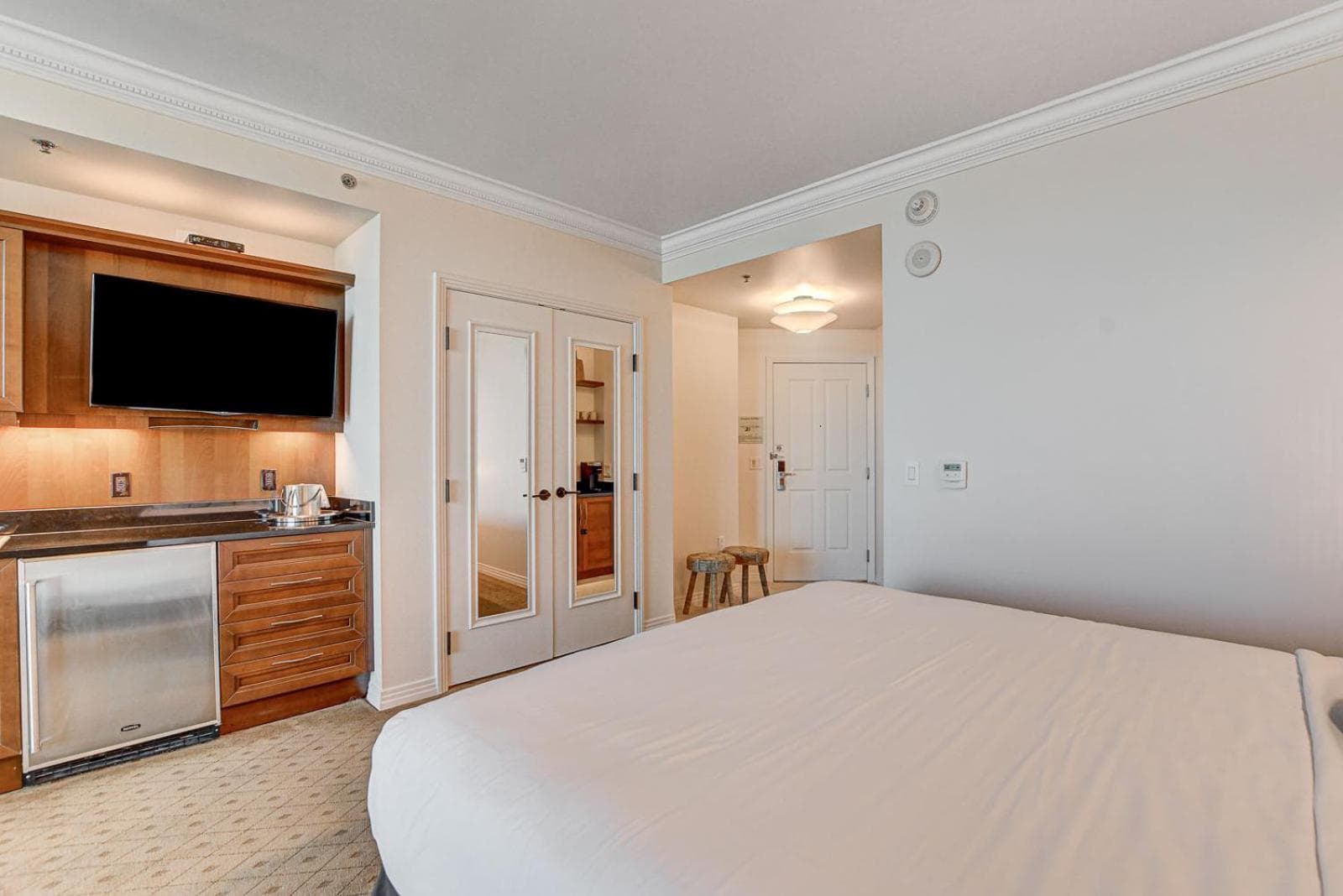 The Rosé II MGM Signature Studio Suite Tower 3 5 MIN WALK FROM F1 GRANDSTAND property views in Paradise, NV — gallery photo 3