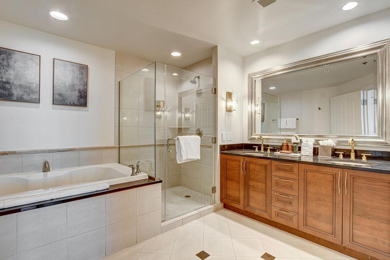 The Rosé II MGM Signature Studio Suite Tower 3 5 MIN WALK FROM F1 GRANDSTAND gallery photo in Paradise, NV — image 11