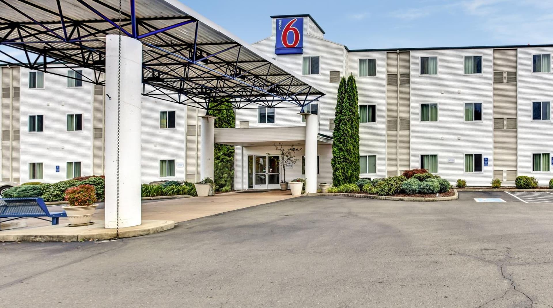 Motel 6-Roseburg, OR interior in Roseburg, OR — gallery photo 2