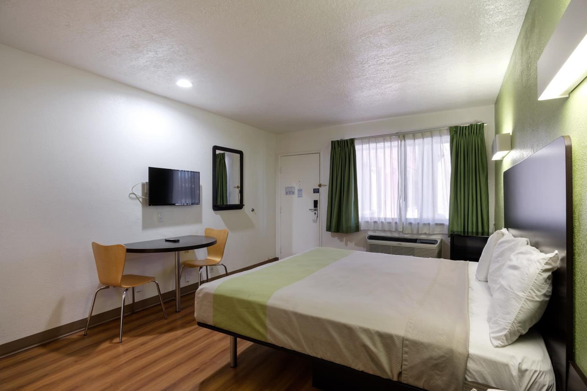 Motel 6-Santa Fe, NM - Downtown gallery photo in Santa Fe, NM — image 20