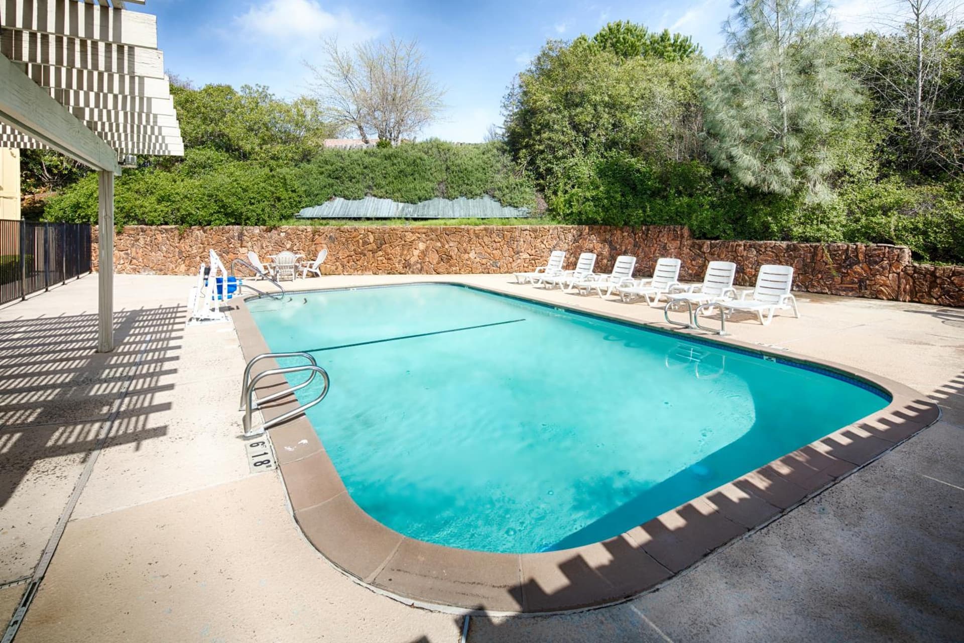 Red Lion Inn & Suites Auburn property views in Auburn, CA — gallery photo 3