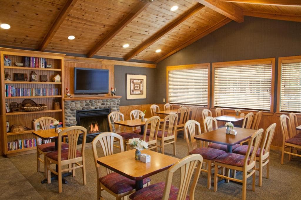 Poulsbo Inn & Suites gallery photo in Poulsbo, WA — image 9