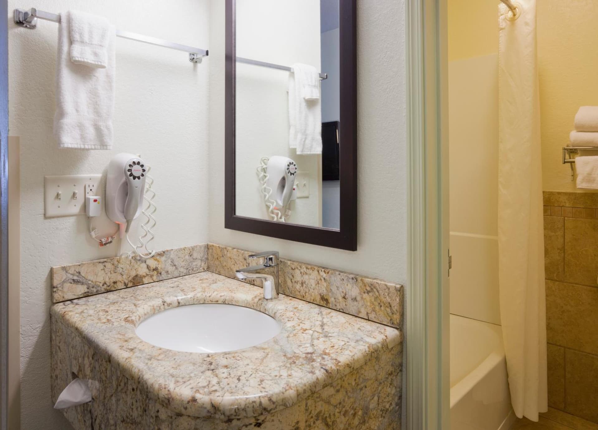 Fargo Inn and Suites gallery photo in Fargo, ND — image 16