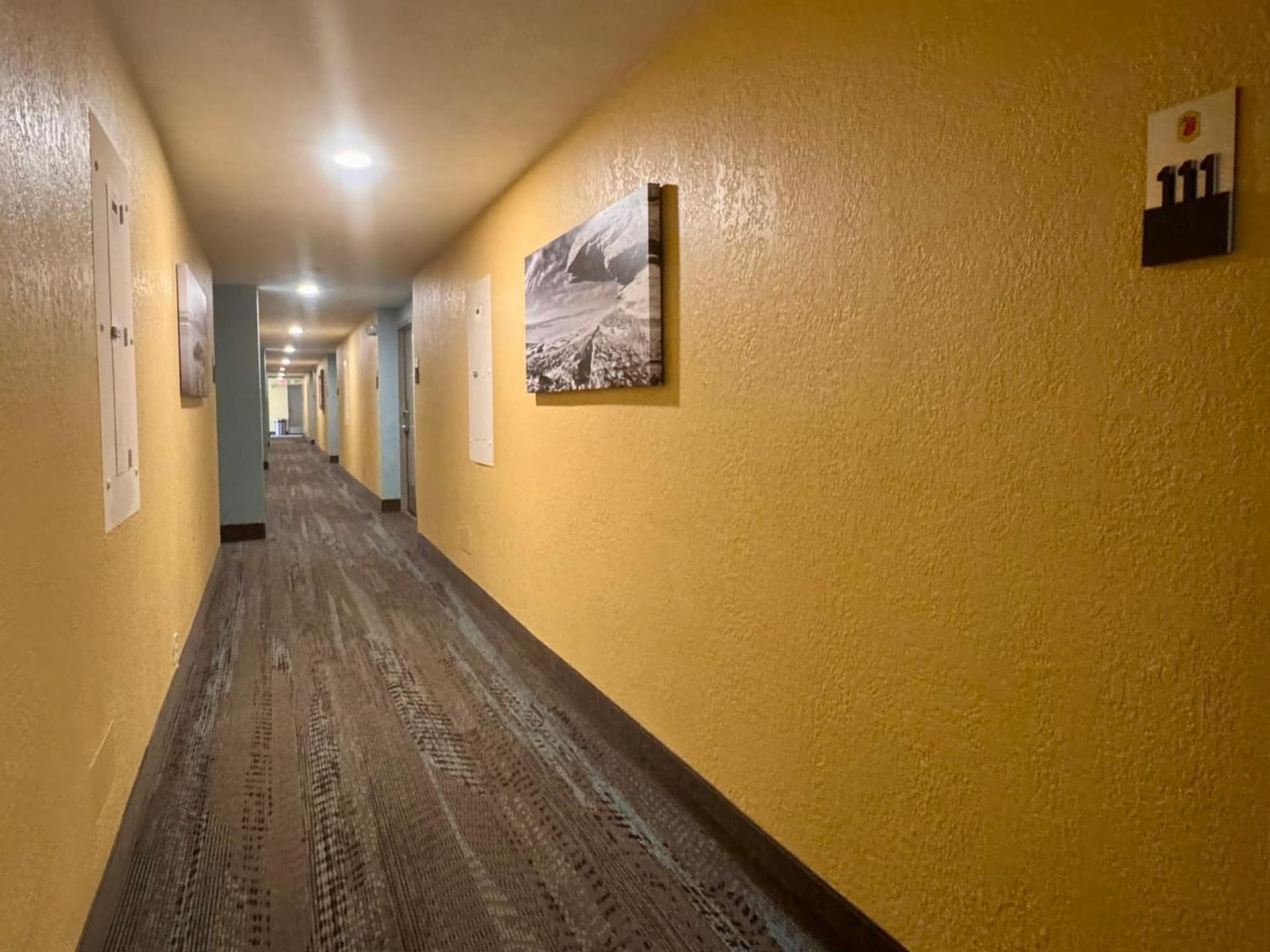 Super 8 by Wyndham Great Falls City Center interior in Great Falls, MT — gallery photo 2
