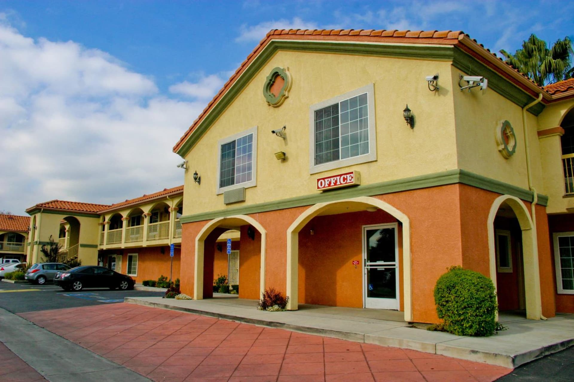 Crystal Inn Suites & Spas — hotel in Inglewood, California