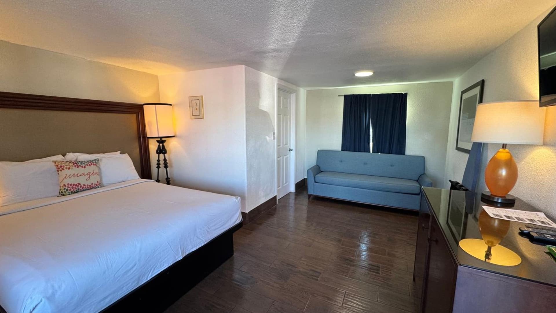 Budget Motel interior in Gilroy, CA — gallery photo 2