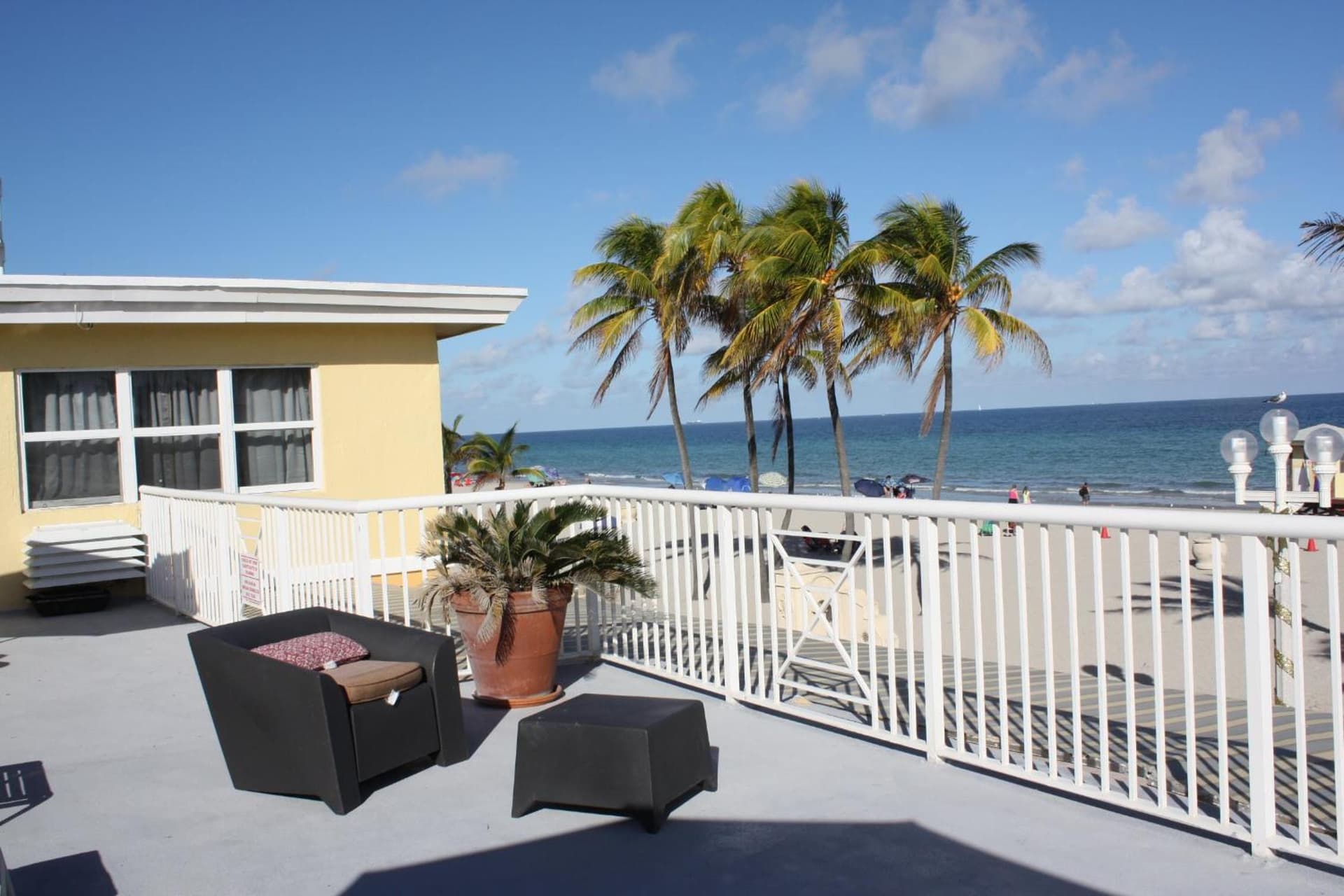 La Terrace Oceanfront property views in Hollywood, FL — gallery photo 3
