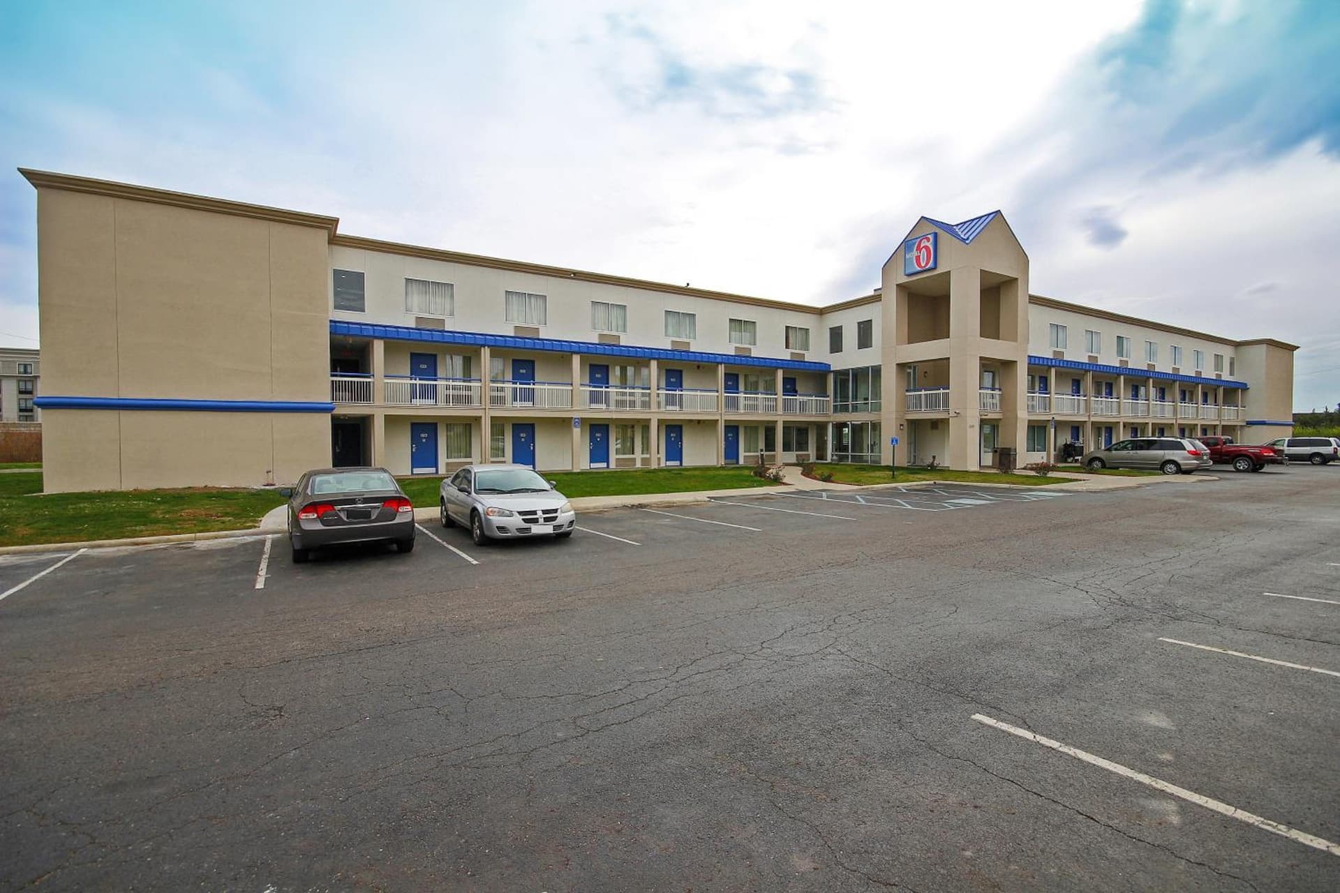 Motel 6-Columbus, OH - West interior in Columbus, OH — gallery photo 2