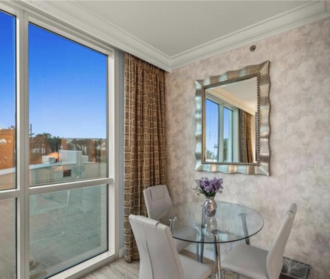 The Jest's Retreat at MGM Signature Tower 3 5 MIN WALK FROM F1 GRANDSTAND interior in Paradise, NV — gallery photo 2