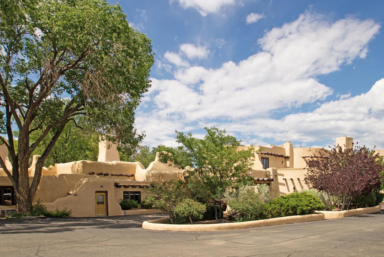 Sagebrush Inn & Suites interior in Taos, NM — gallery photo 2
