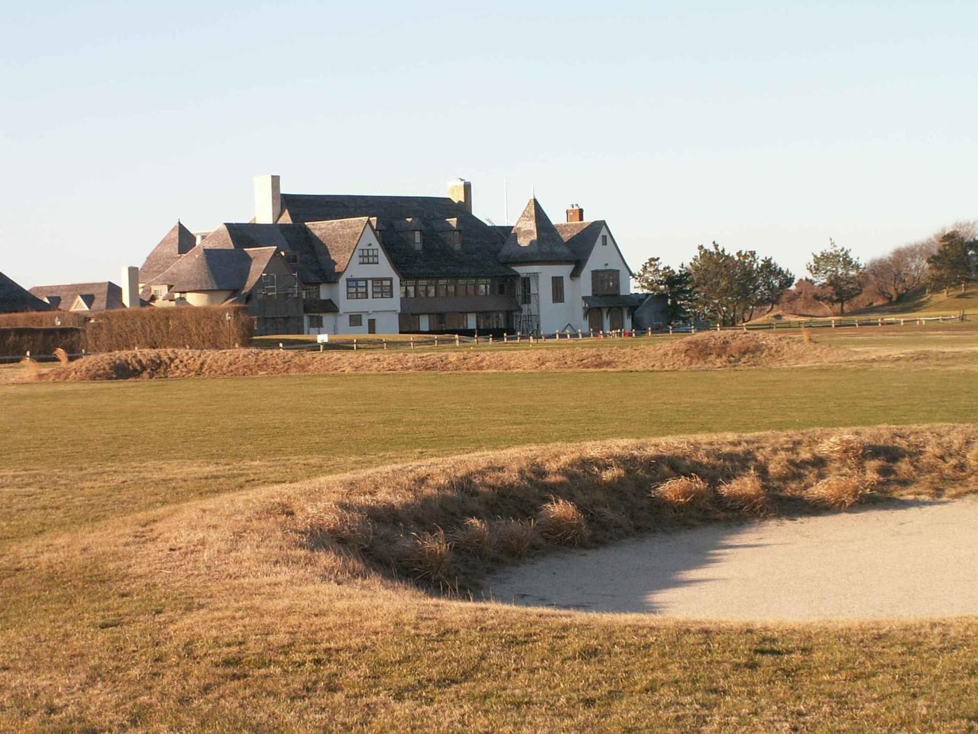 Hamlet Inn - Walk to PALM TREE FESTIVAL property views in Southampton, NY — gallery photo 3