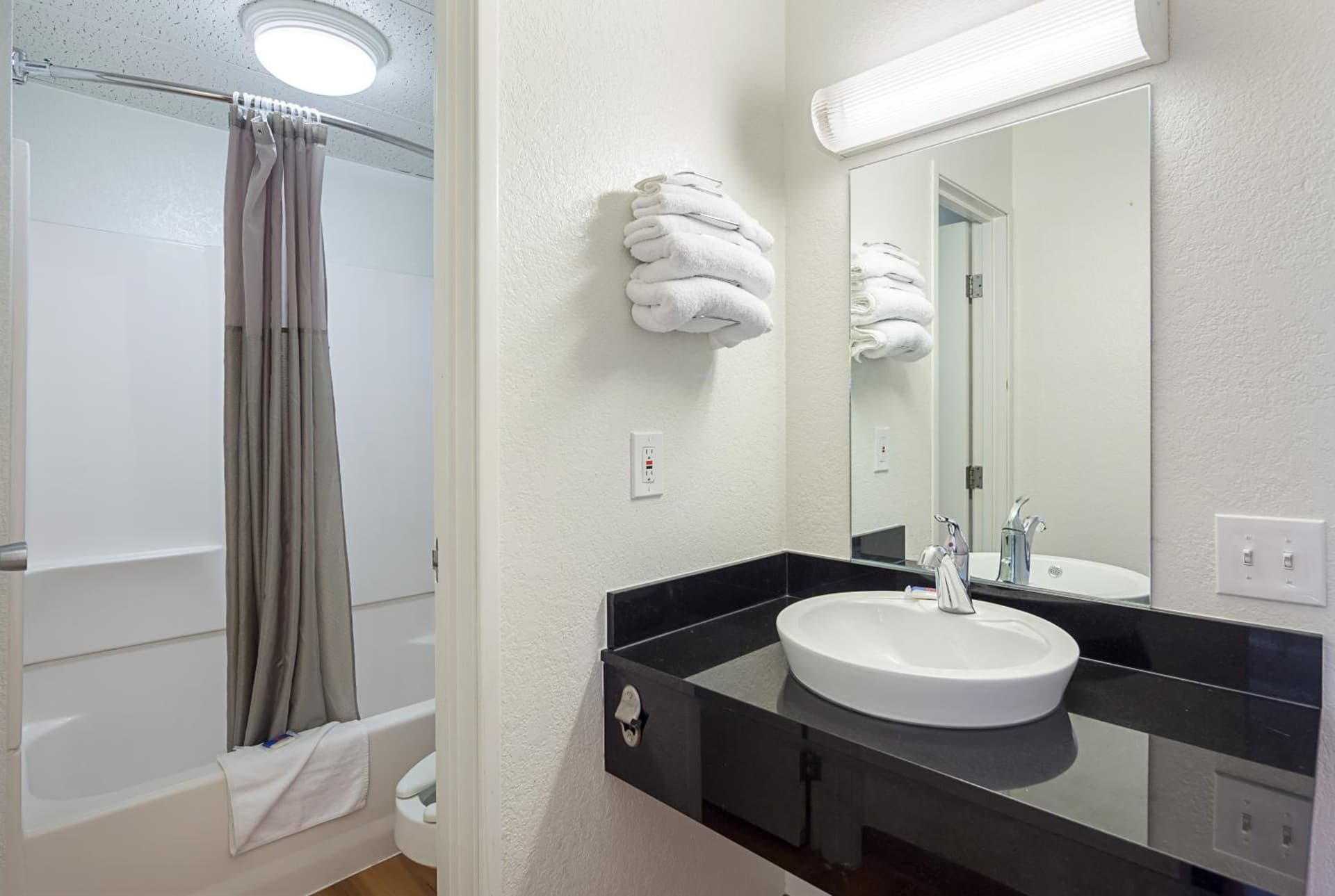 Motel 6-Spokane, WA - East interior in Spokane Valley, WA — gallery photo 2
