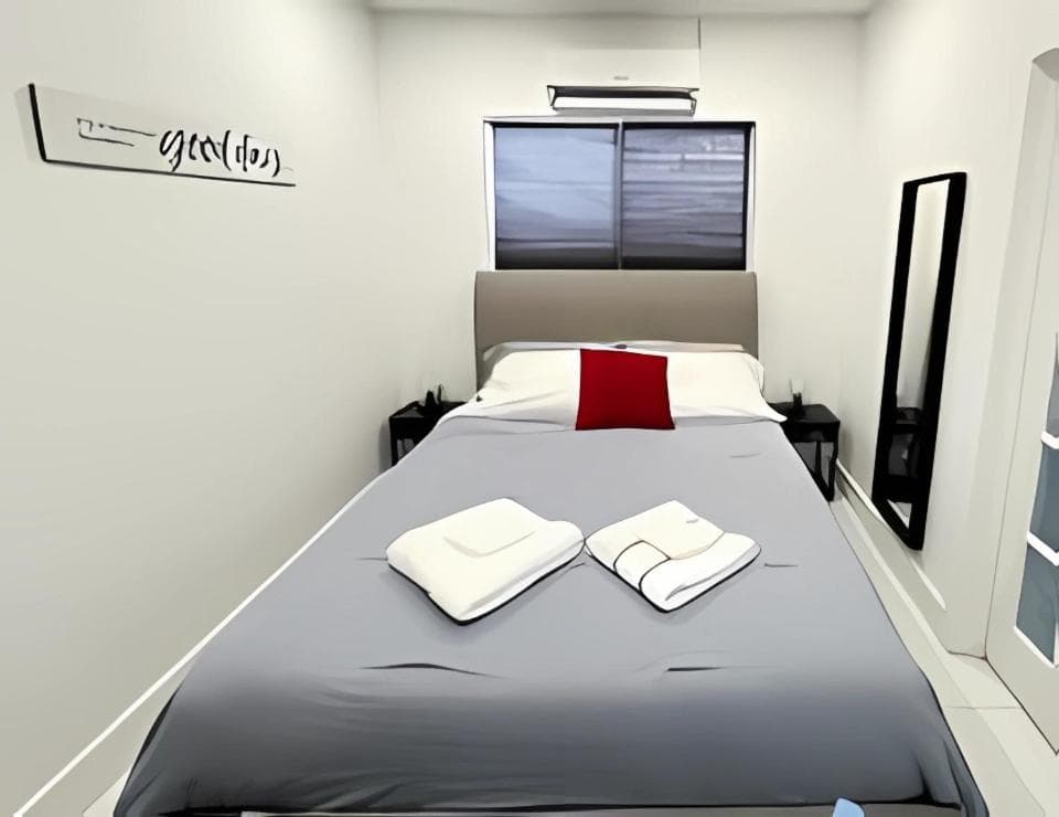 Pretty Private Room, near the Airport - Free parking - 01 featured exterior or lobby in Miami, FL — similar hotel