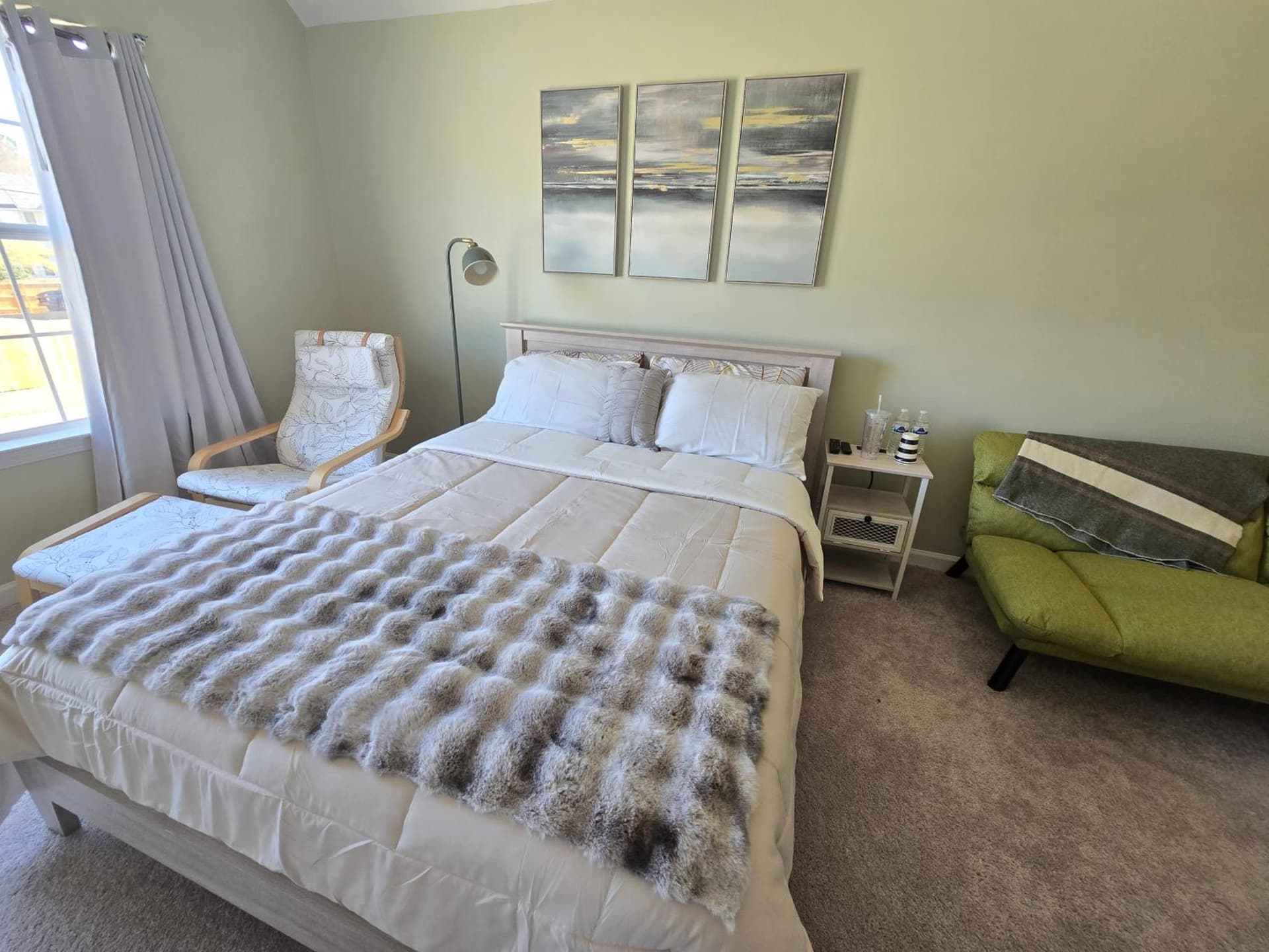 Luxury Room with private bath Free wifi and Parking 10 min to Airport interior in Fulton County — gallery photo 2