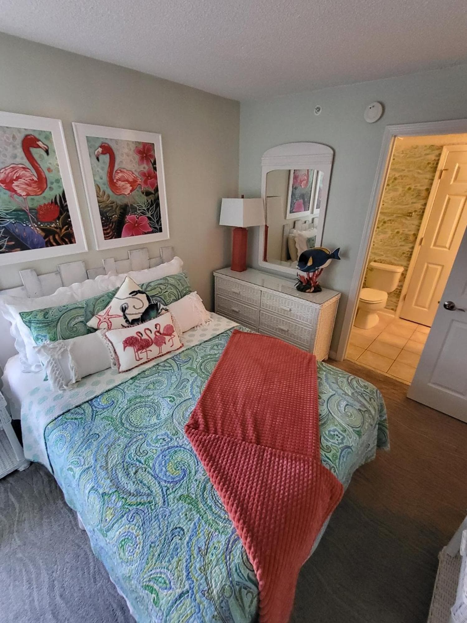 Ashworh 1001 Four Bedroom Condo Oceanfront "Picture Perfect" interior in North Myrtle Beach, SC — gallery photo 2