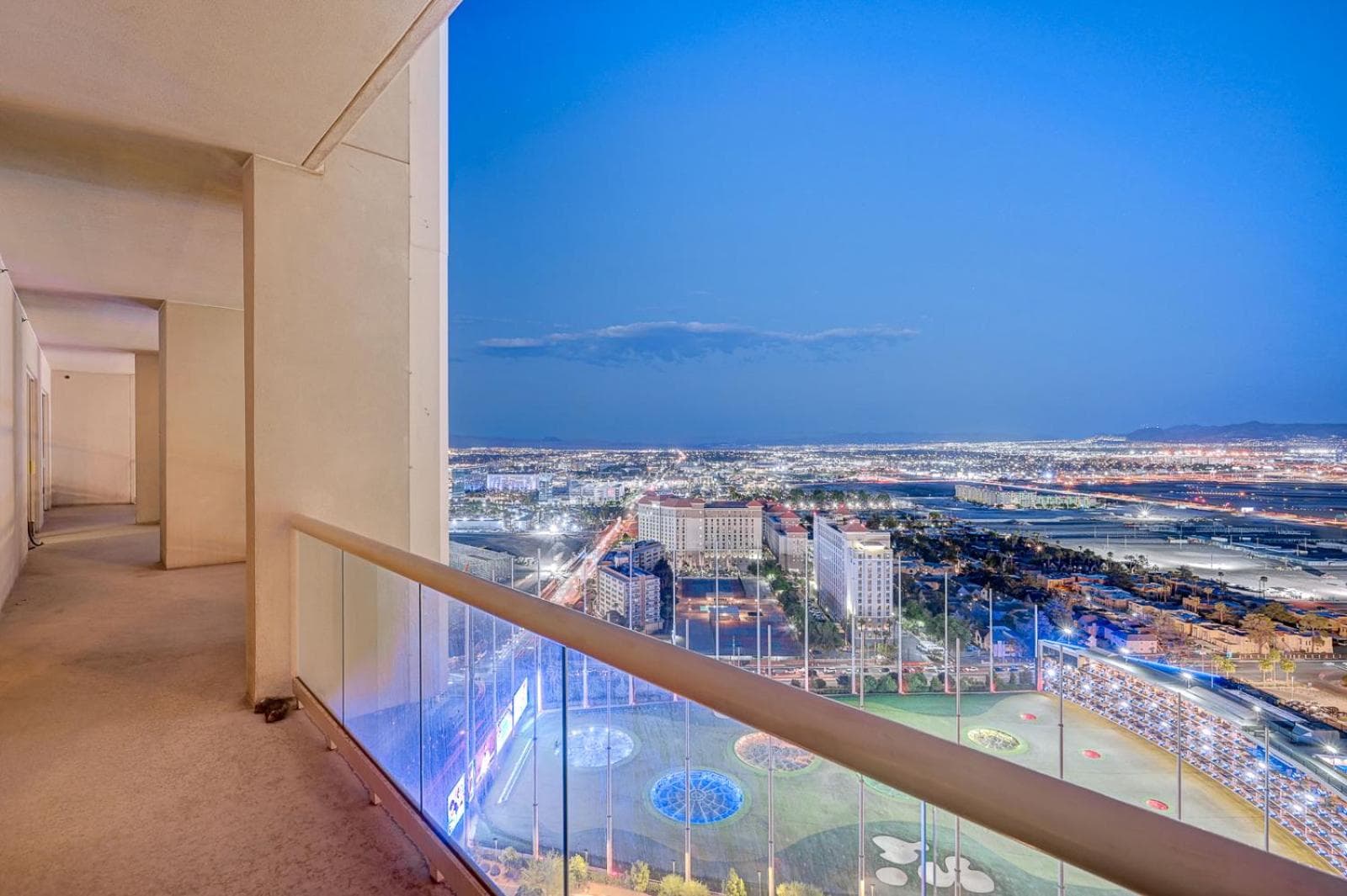 The Signature Escape at MGM Signature Tower 2 5 MIN WALK FROM F1 GRANDSTAND gallery photo in Paradise, NV — image 83
