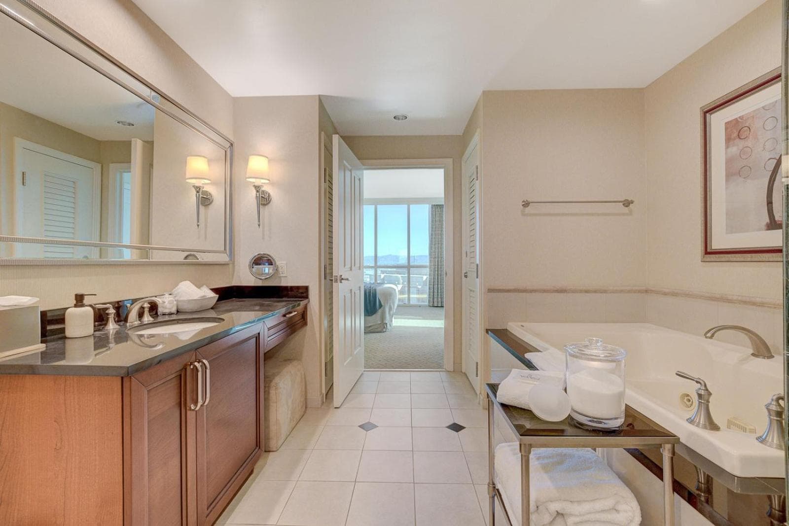 The Signature Escape at MGM Signature Tower 2 5 MIN WALK FROM F1 GRANDSTAND gallery photo in Paradise, NV — image 41