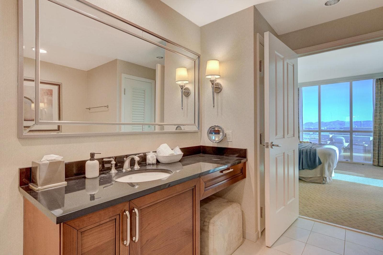 The Signature Escape at MGM Signature Tower 2 5 MIN WALK FROM F1 GRANDSTAND gallery photo in Paradise, NV — image 25