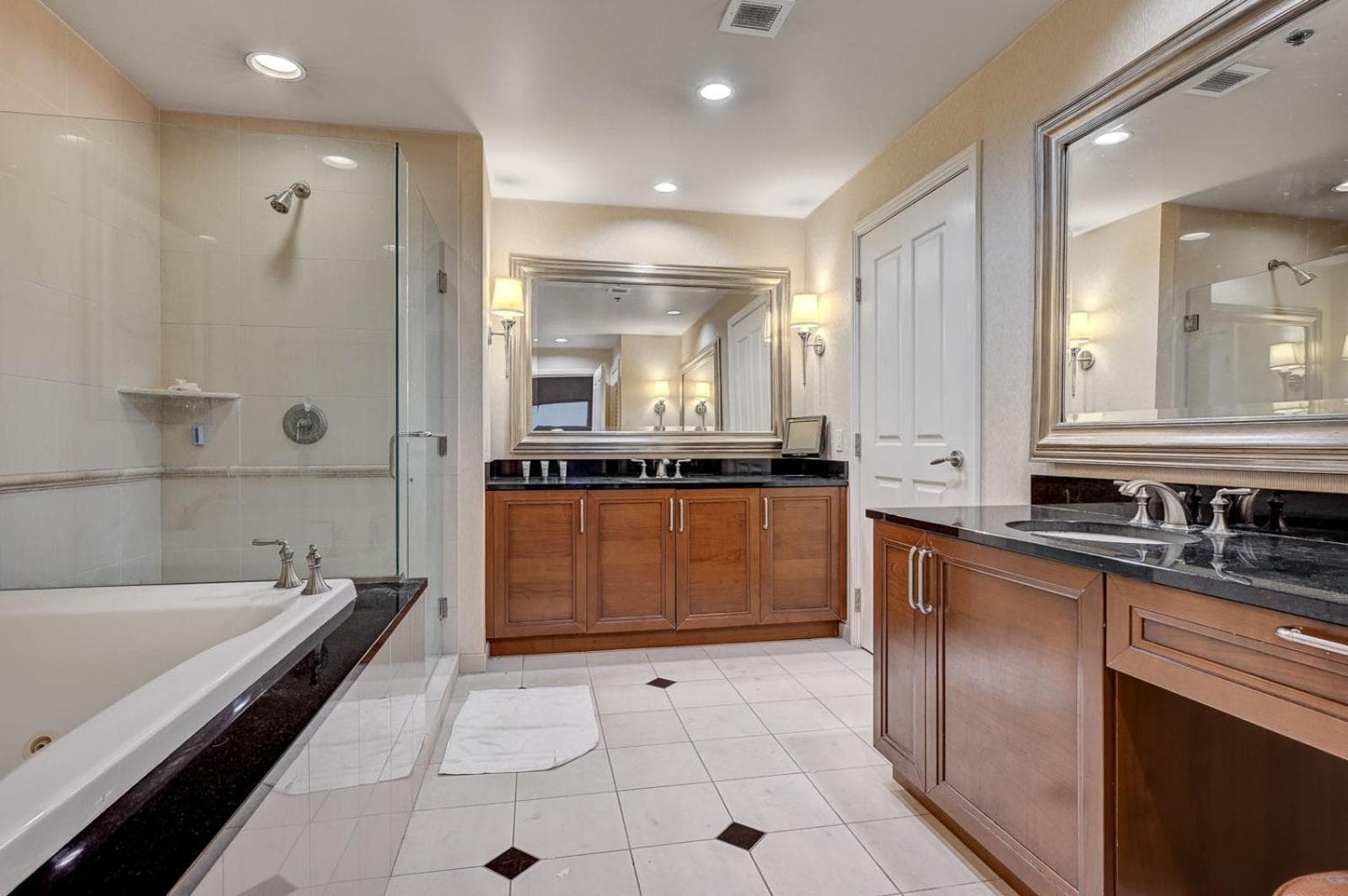The Esme Suite at MGM Signature 5 MIN WALK FROM F1 GRANDSTAND Located at Tower 2 gallery photo in Paradise, NV — image 17