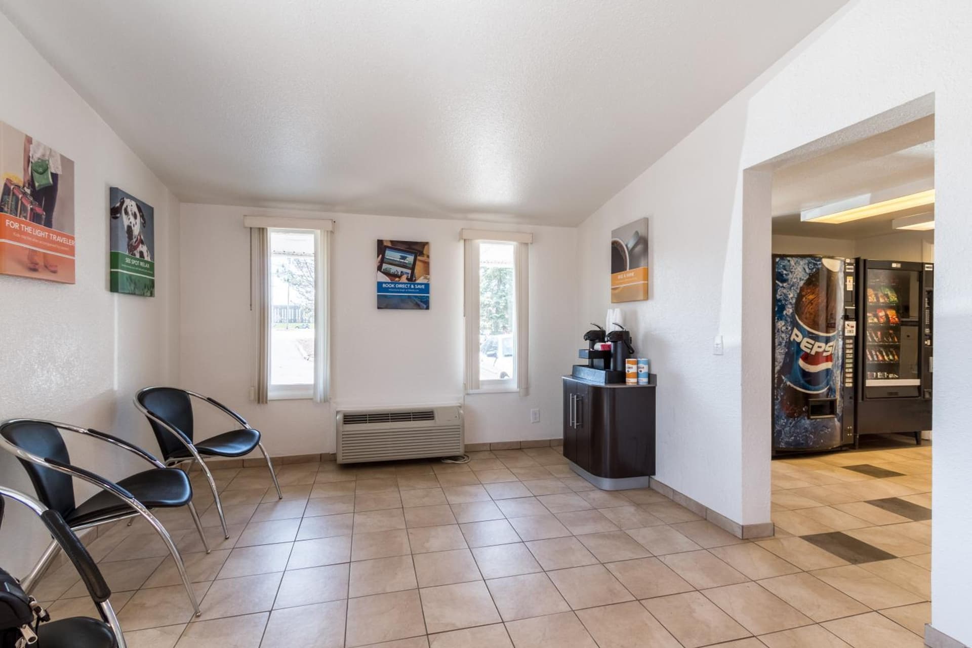 Travelodge by Wyndham Lansing interior in Lansing, MI — gallery photo 2