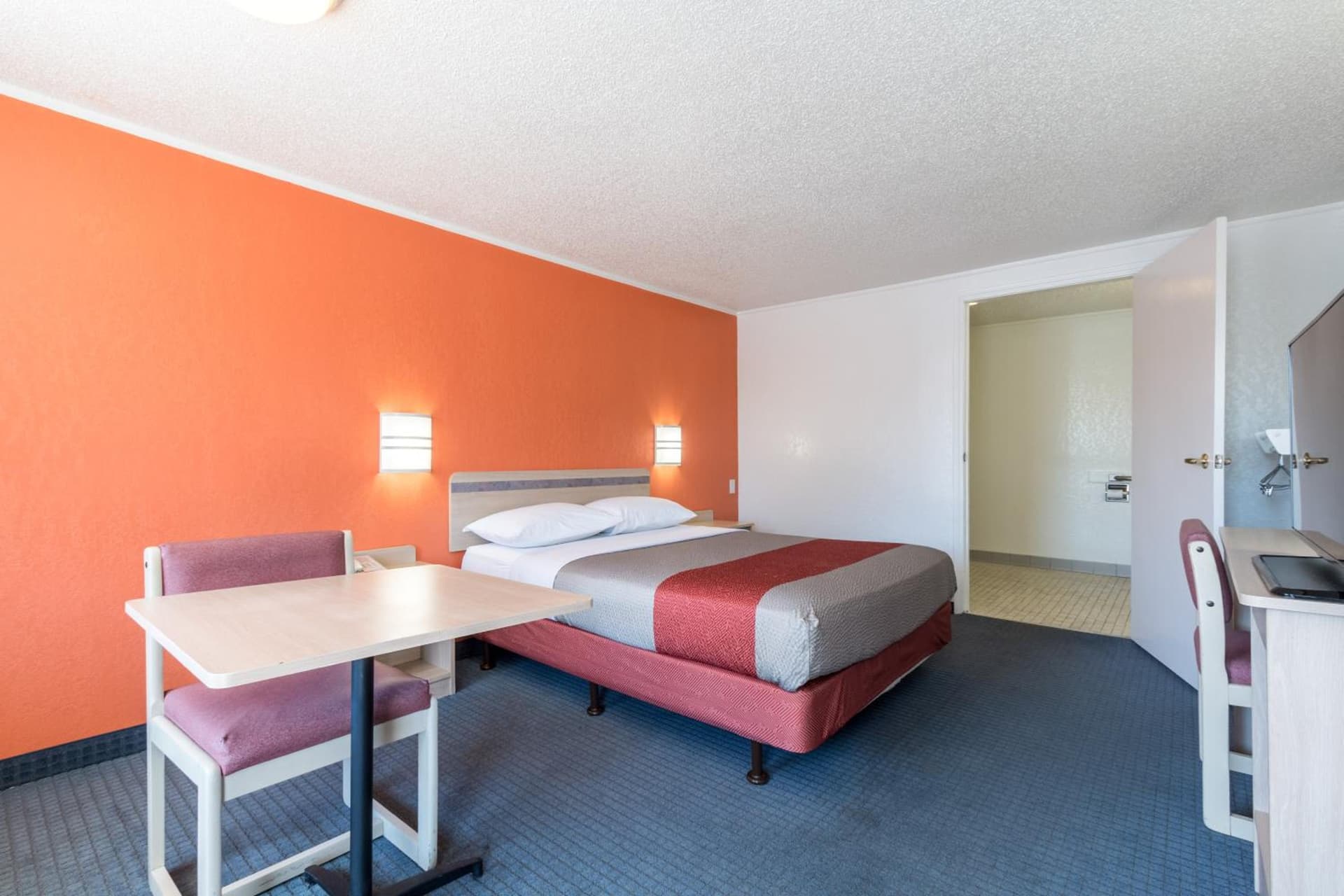 Travelodge by Wyndham Lansing gallery photo in Lansing, MI — image 4