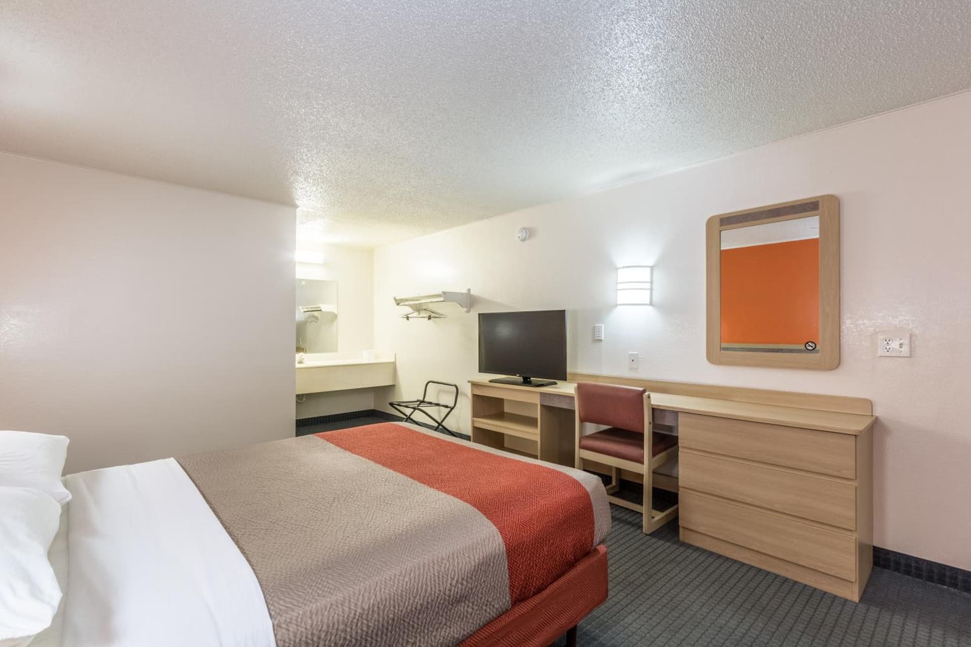 Travelodge by Wyndham Lansing gallery photo in Lansing, MI — image 14