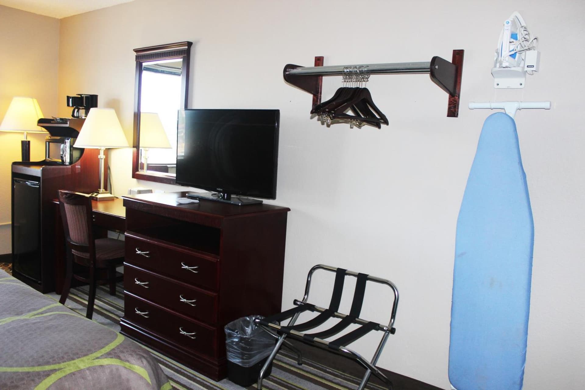 Super 8 by Wyndham Tuscaloosa gallery photo in Tuscaloosa, AL — image 25