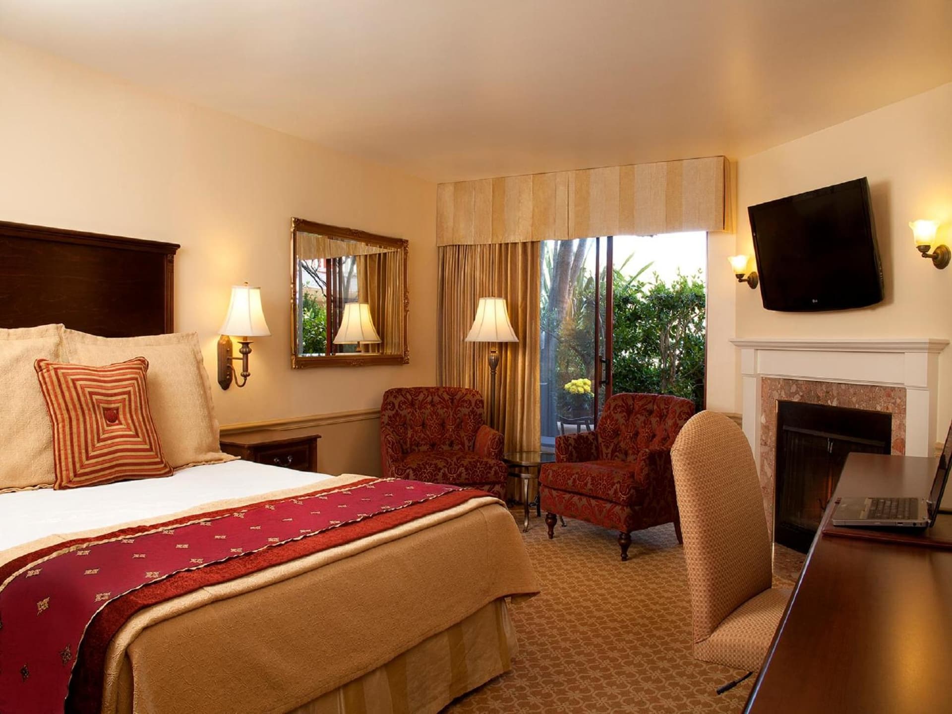 Victorian Inn gallery photo in Monterey, CA — image 33