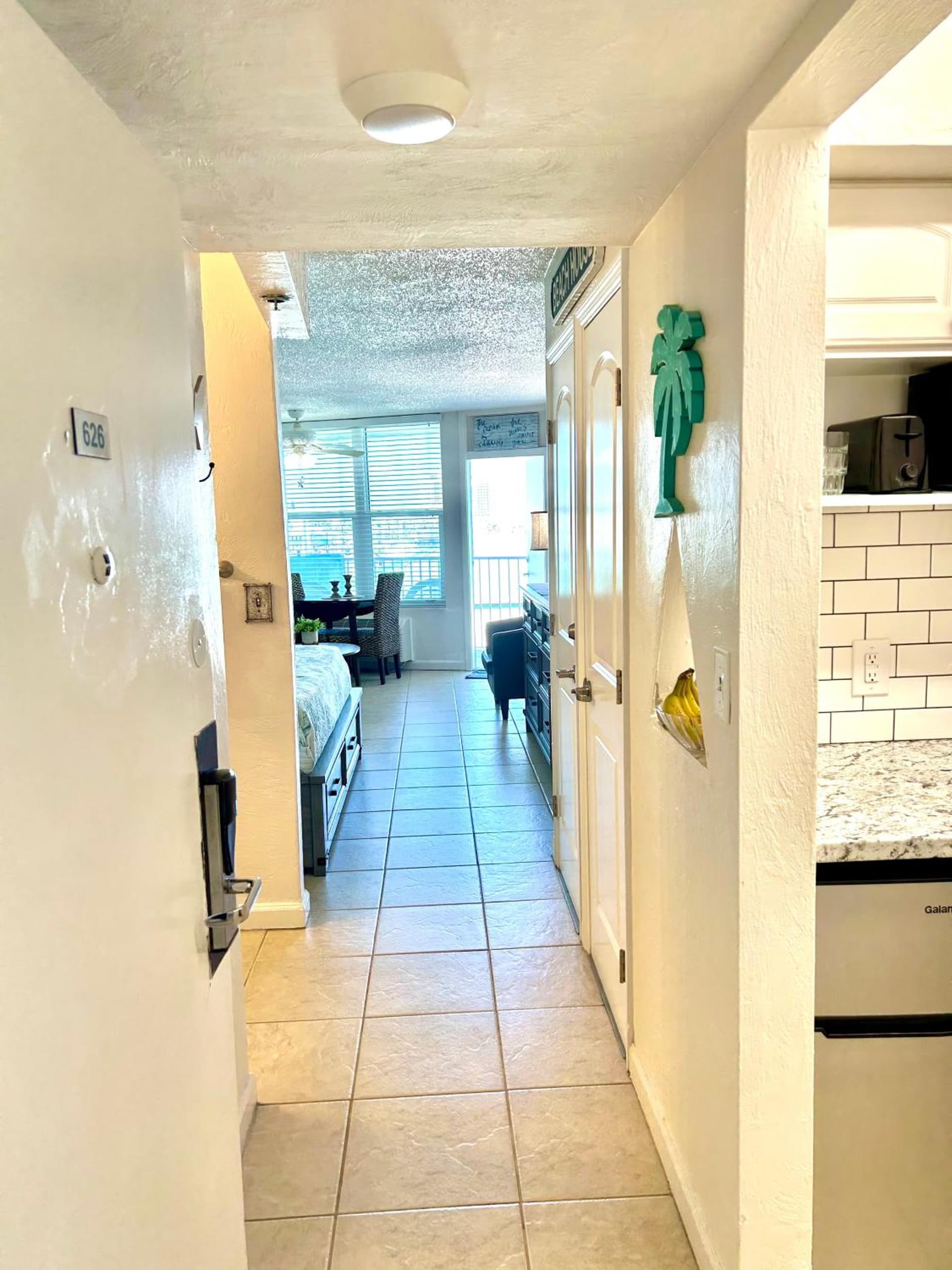 Beach Condo with Pool & Tiki Bar! interior in Daytona Beach, FL — gallery photo 2