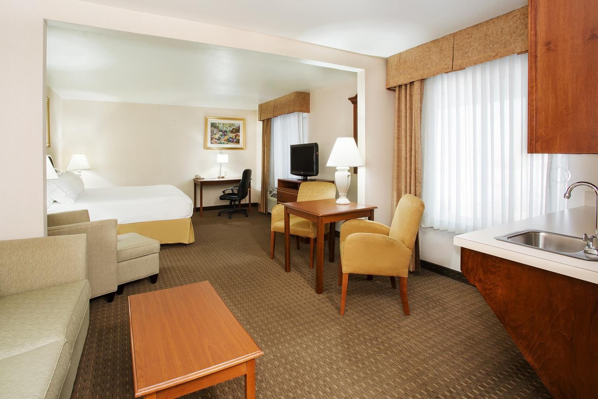 Holiday Inn Express Hotel & Suites Marion by IHG interior in Marion, OH — gallery photo 2