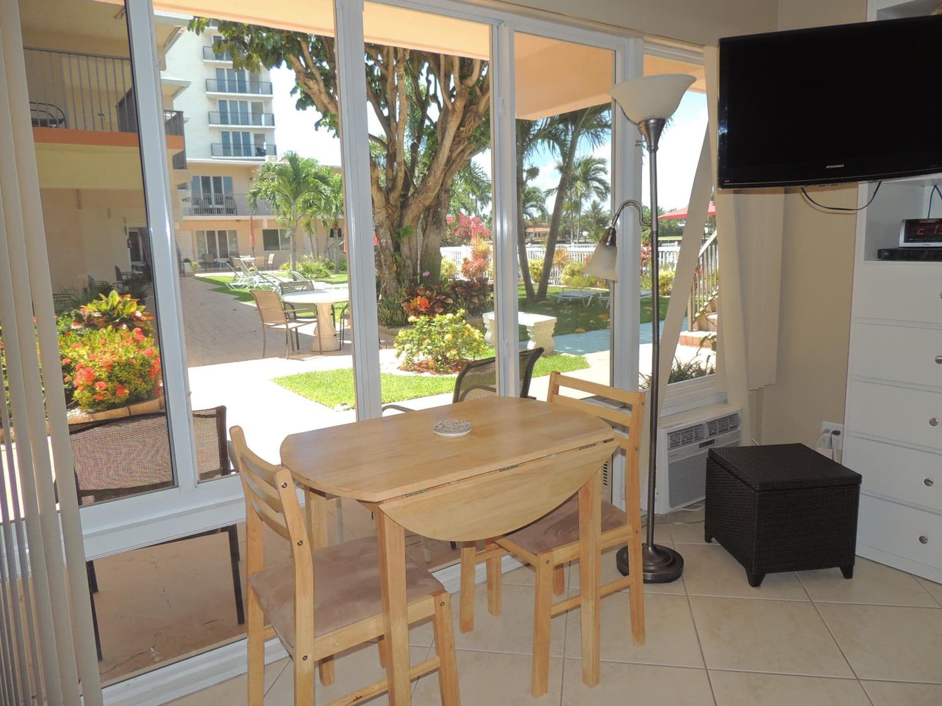 Aqua Mar Condos gallery photo in Pompano Beach, FL — image 19