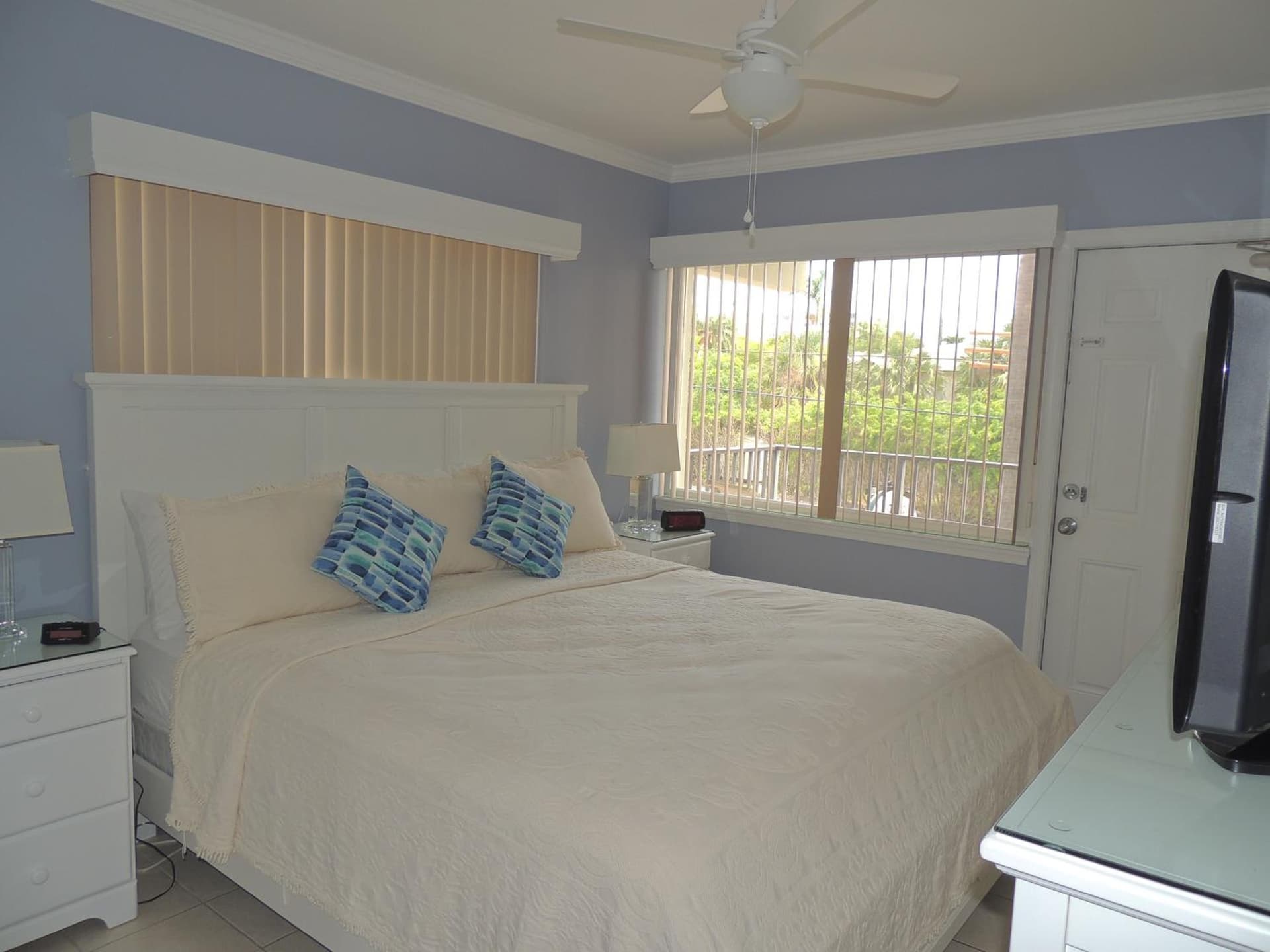 Aqua Mar Condos gallery photo in Pompano Beach, FL — image 10