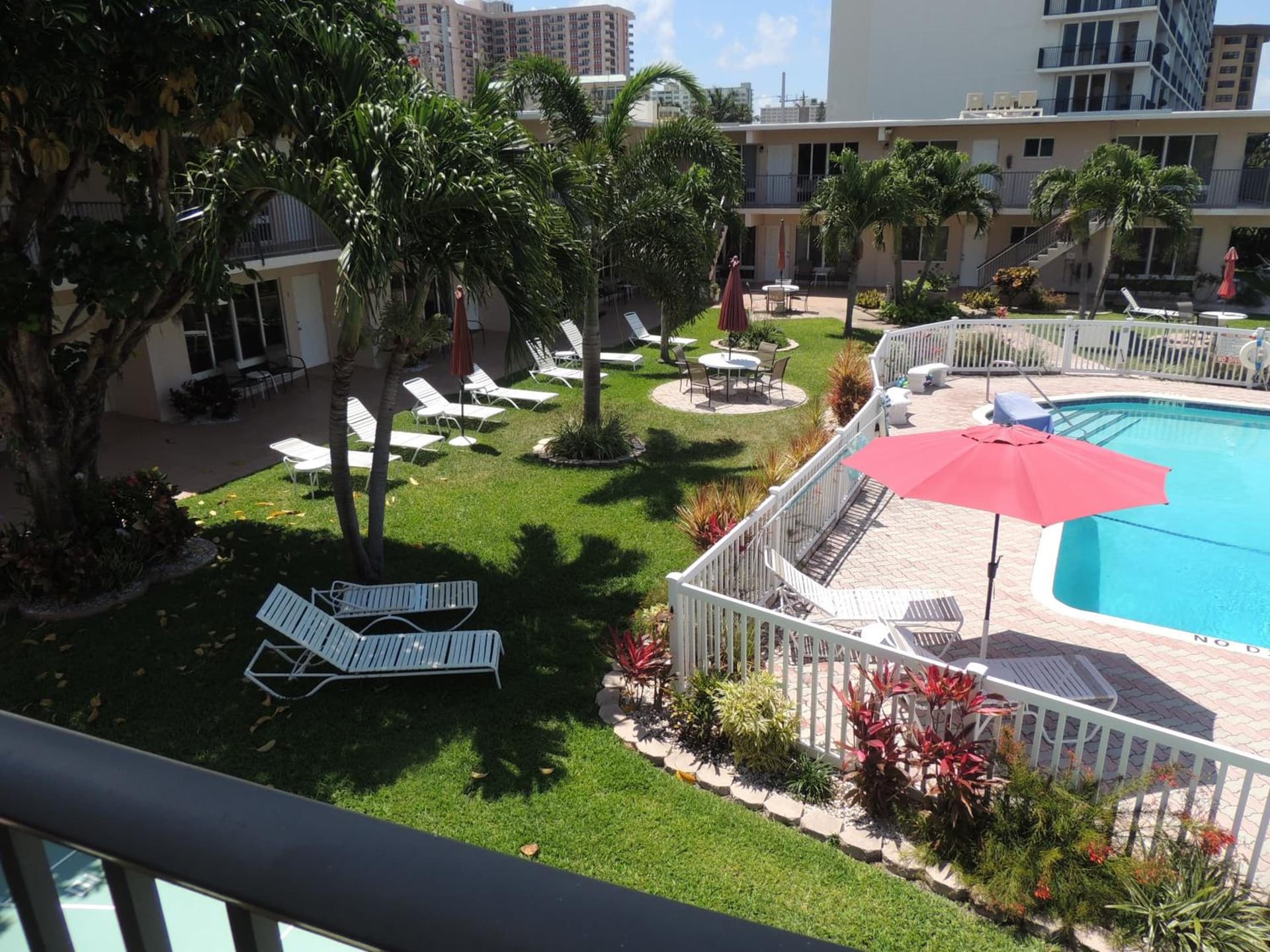 Aqua Mar Condos gallery photo in Pompano Beach, FL — image 7
