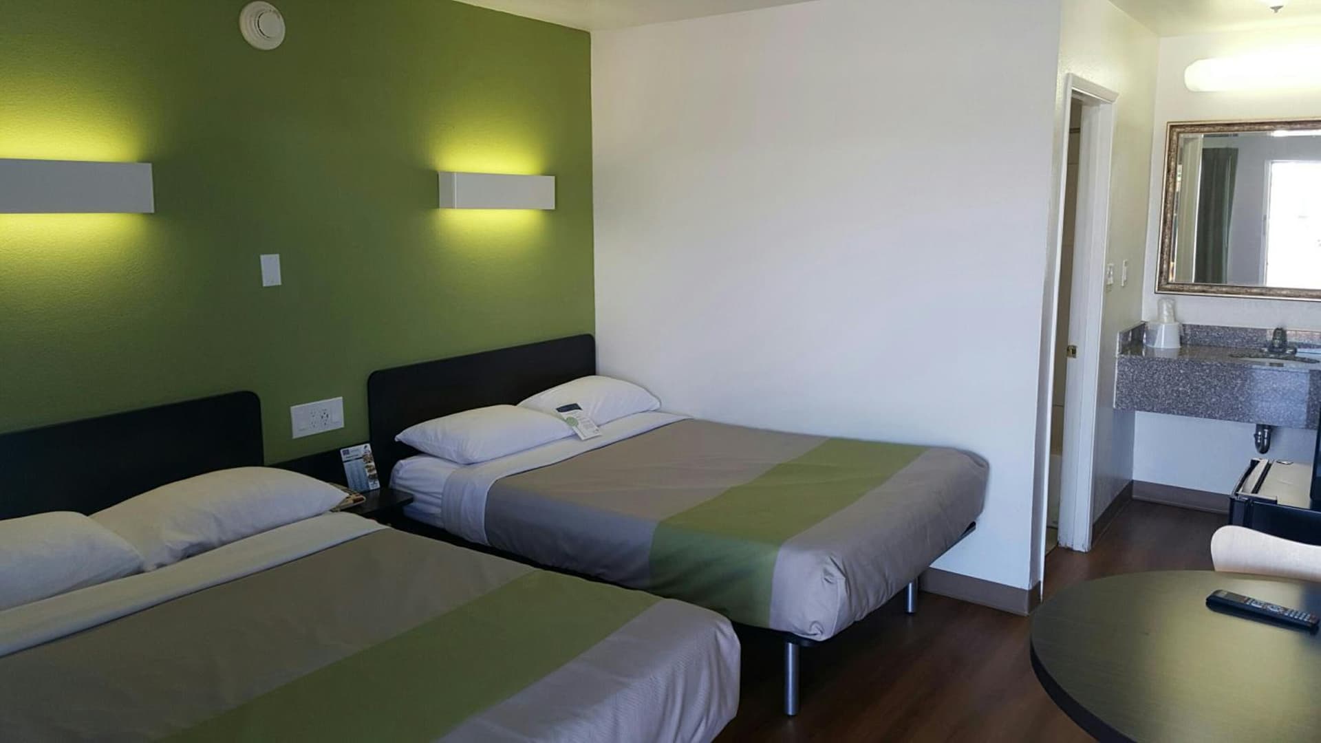 Motel 6-El Paso, TX - West gallery photo in El Paso, TX — image 33