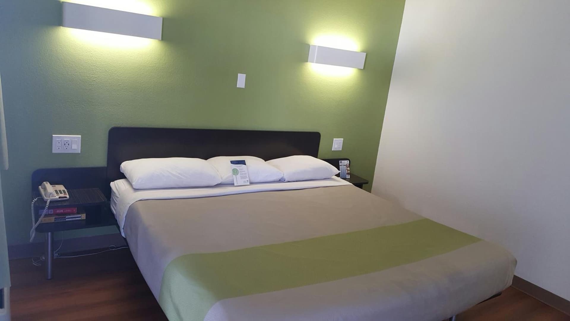 Motel 6-El Paso, TX - West gallery photo in El Paso, TX — image 5