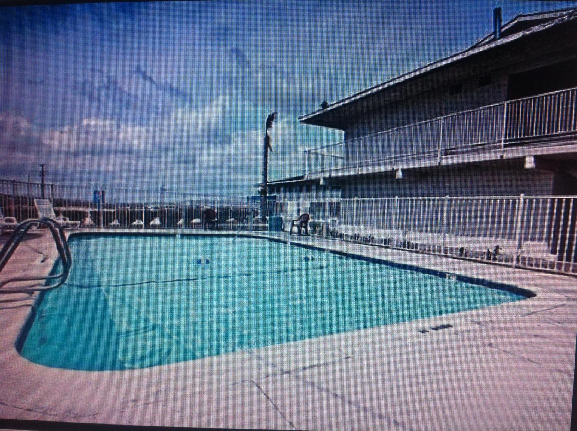 Hilltop Inn & Suites gallery photo in Victorville, CA — image 9