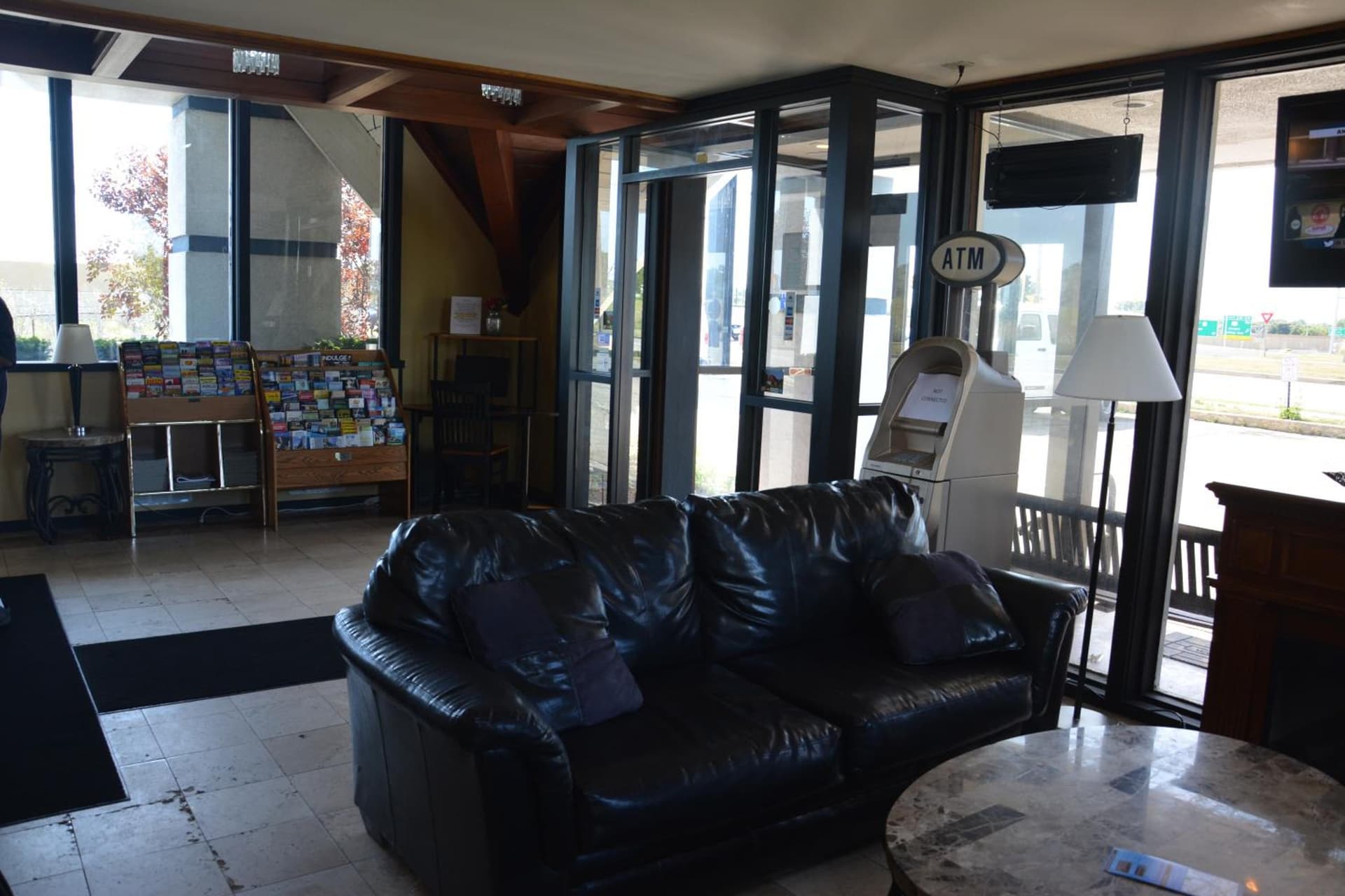 Travelodge by Wyndham Milwaukee interior in Milwaukee, WI — gallery photo 2